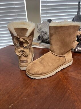 UGG AUSTRALIA Meilani Bow B Sheepskin Suede Boots 1012981